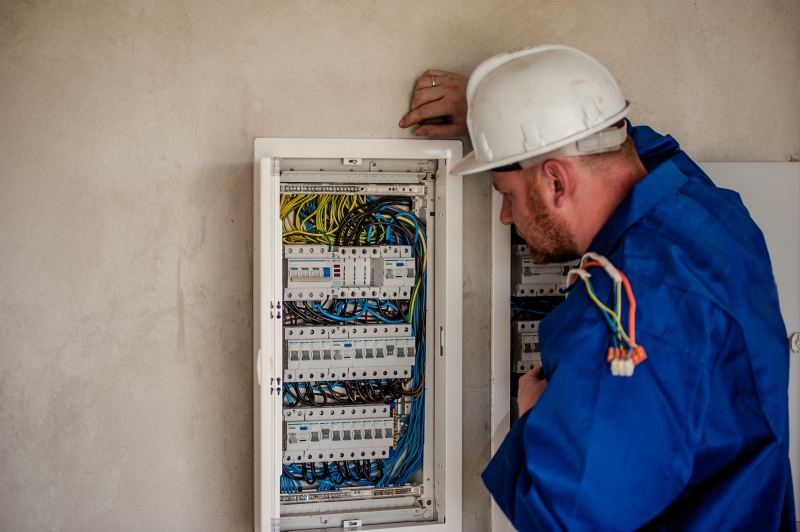 electricite-CANTARON-min_electrician-2755683